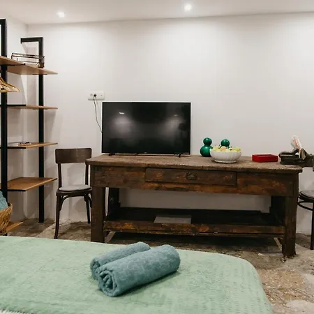 Ni Na Na Na Apartment Split