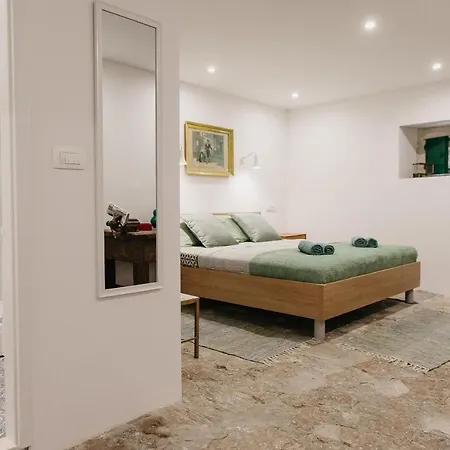 Ni Na Na Na Apartment