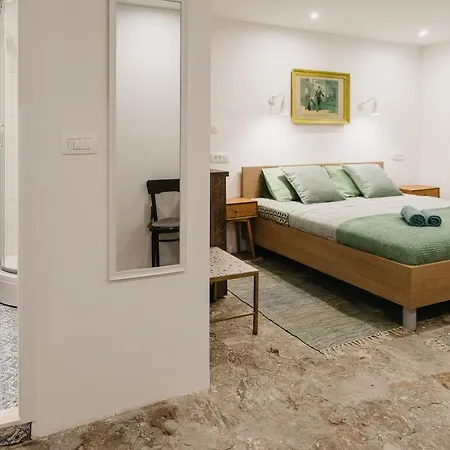 Apartment Ni Na Na Na