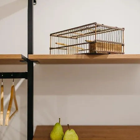 Ni Na Na Na Apartment