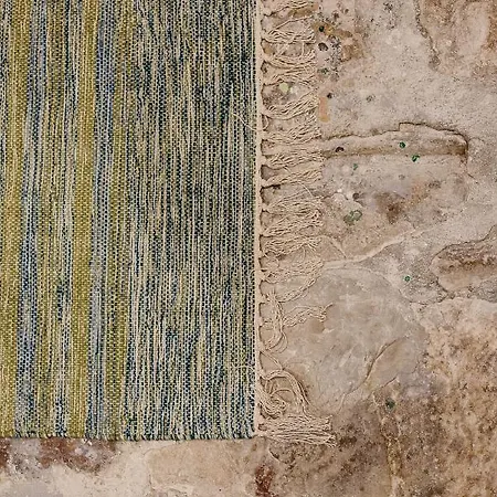 Ni Na Na Na Apartment