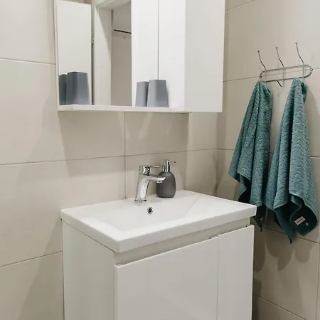 Ni Na Na Na Apartment