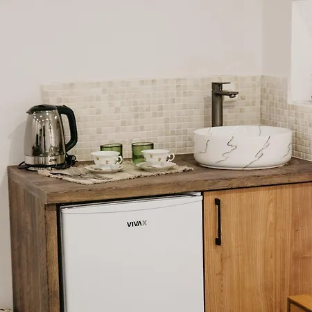 Ni Na Na Na Apartment Split