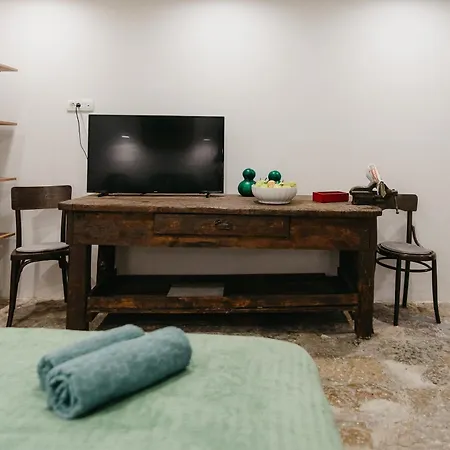 Ni Na Na Na Apartment